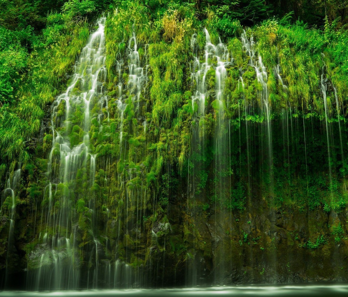 Fondo de pantalla Waterfll in National Park 1200x1024