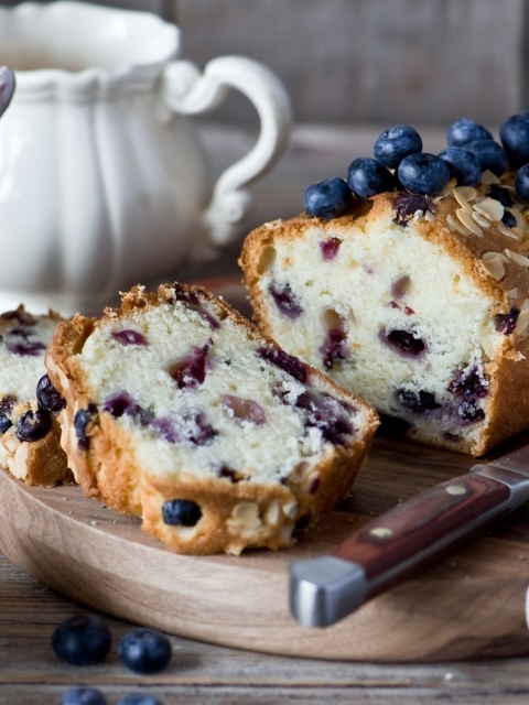 Das Blueberries Cake Wallpaper 480x640