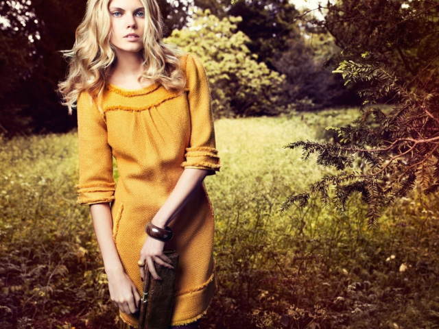 Girl In Yellow Dress screenshot #1 640x480