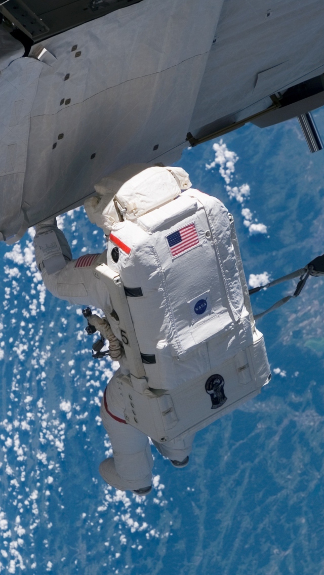 Astronaut At Work wallpaper 640x1136