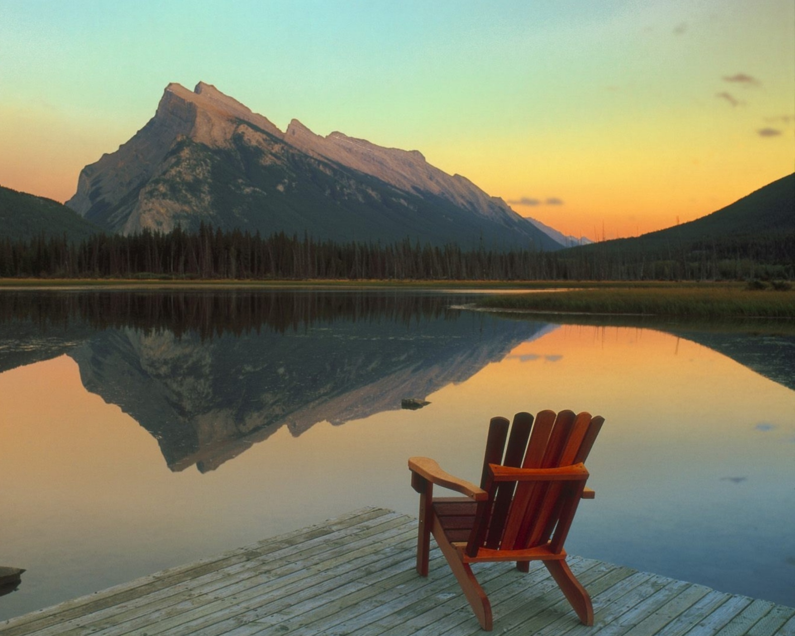Screenshot №1 pro téma Wooden Chair With Pieceful Lake View 1600x1280