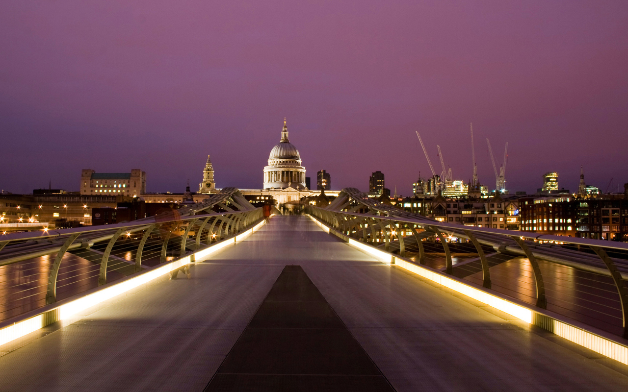 Screenshot №1 pro téma Millennium Futuristic Bridge in London 1280x800