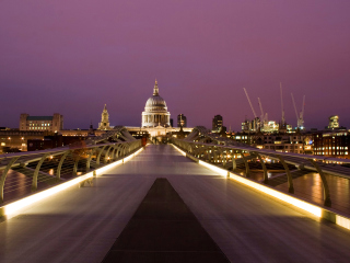 Screenshot №1 pro téma Millennium Futuristic Bridge in London 320x240