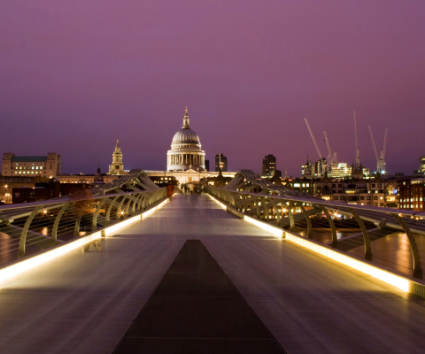 Screenshot №1 pro téma Millennium Futuristic Bridge in London 480x400