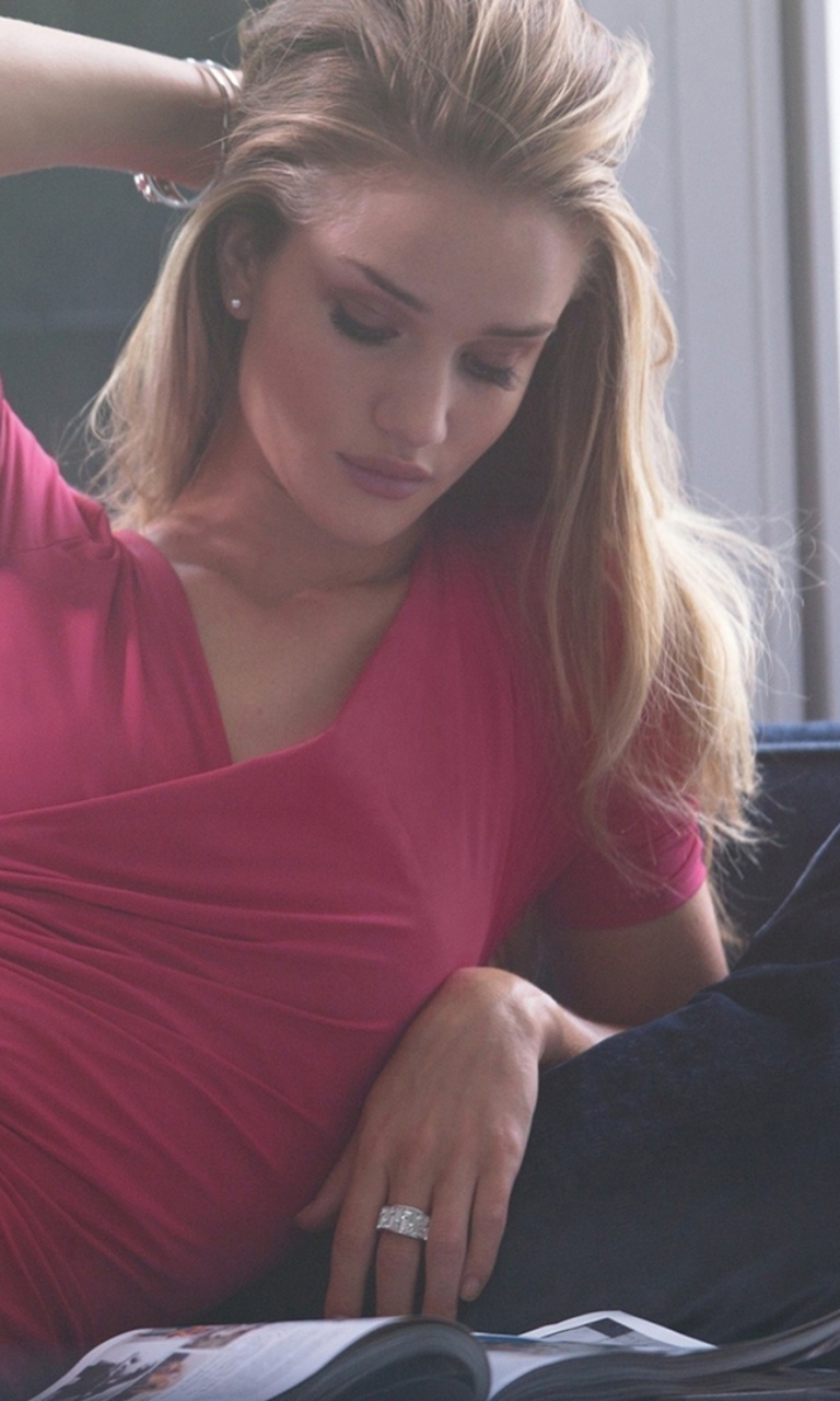 Screenshot №1 pro téma Rosie Huntington 768x1280