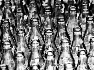 Fondo de pantalla Coca Cola Bottles 320x240