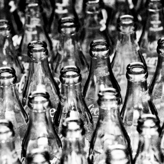 Coca Cola Bottles - Obrázkek zdarma pro iPad mini 2