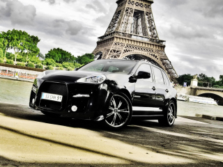 Das Porsche Cayenne In Paris Wallpaper 320x240