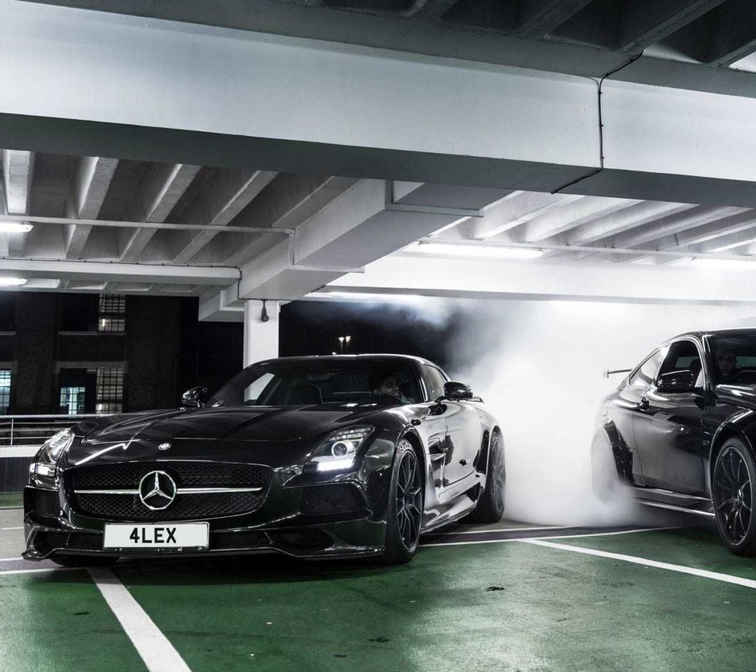 Das Mercedes in Garage Wallpaper 1080x960