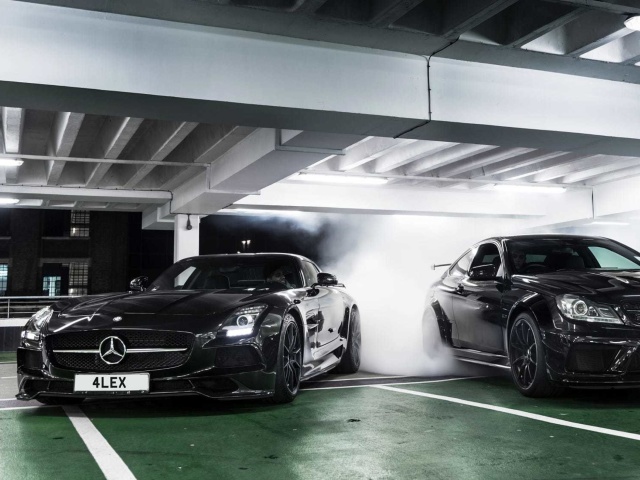 Обои Mercedes in Garage 640x480