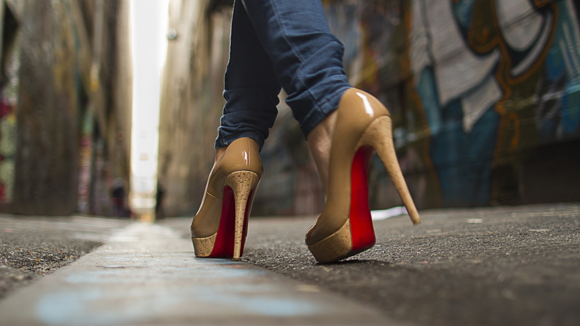 Screenshot №1 pro téma High Heels On Street 1920x1080