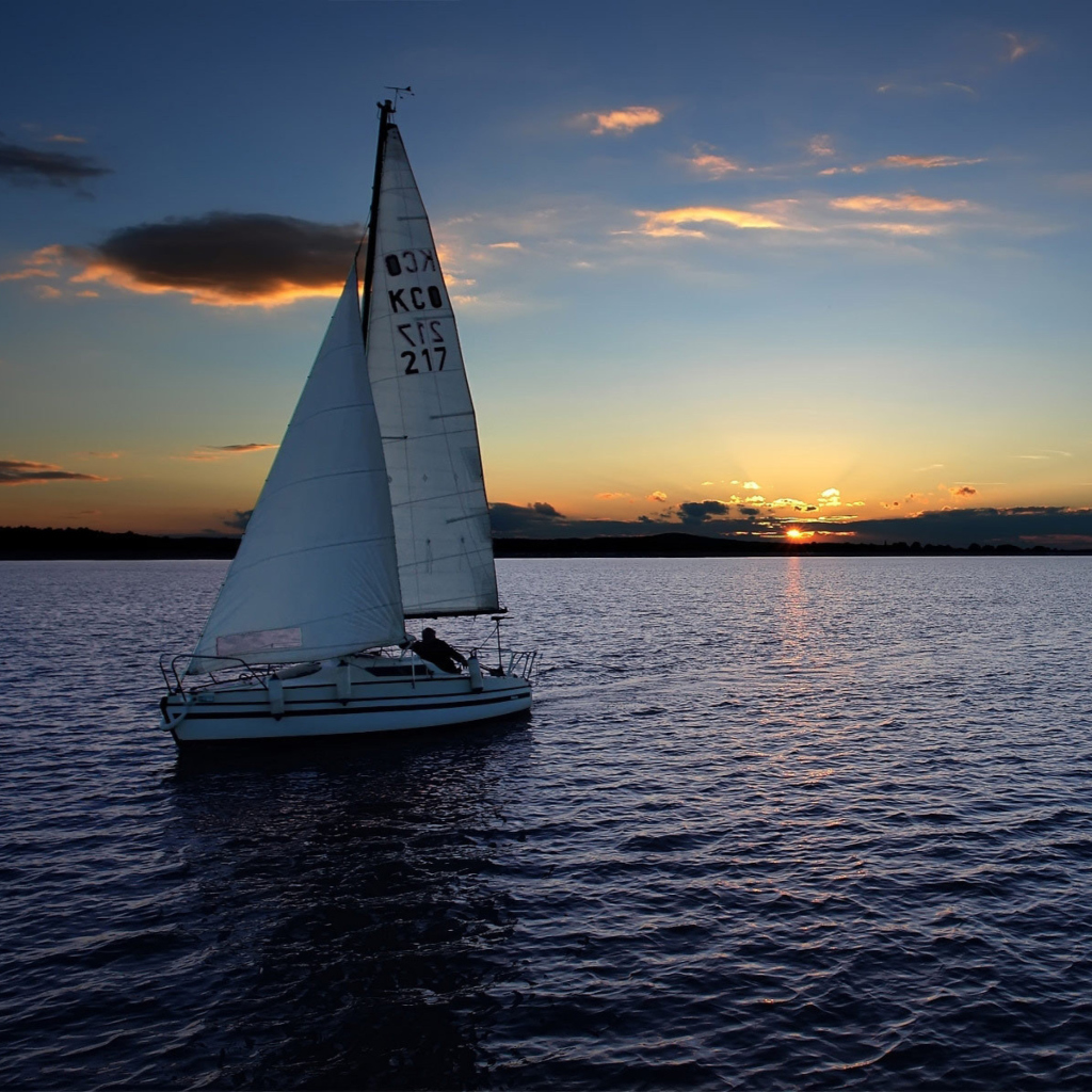 Обои Sailboat At Sunset 1024x1024