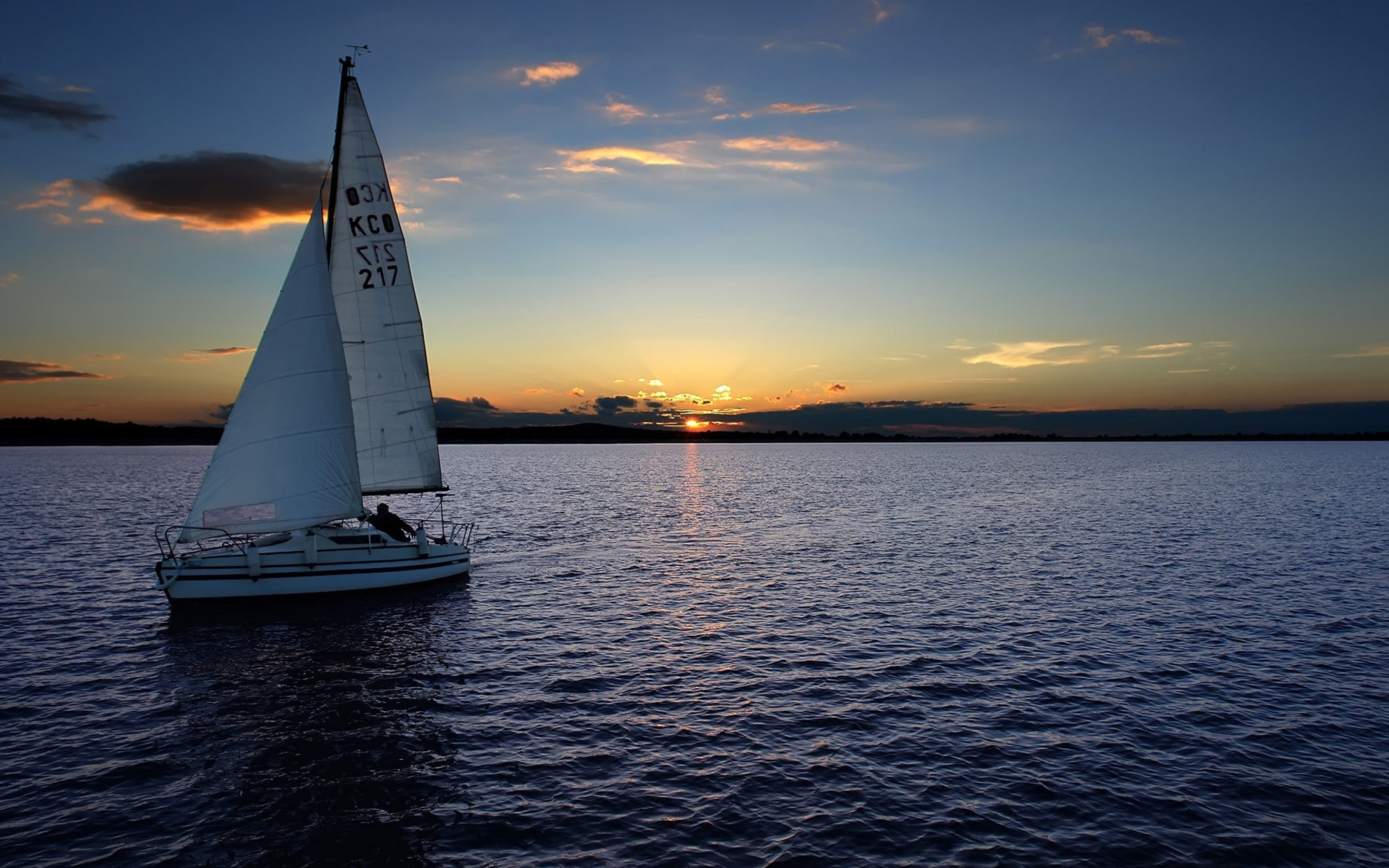 Screenshot №1 pro téma Sailboat At Sunset 2560x1600