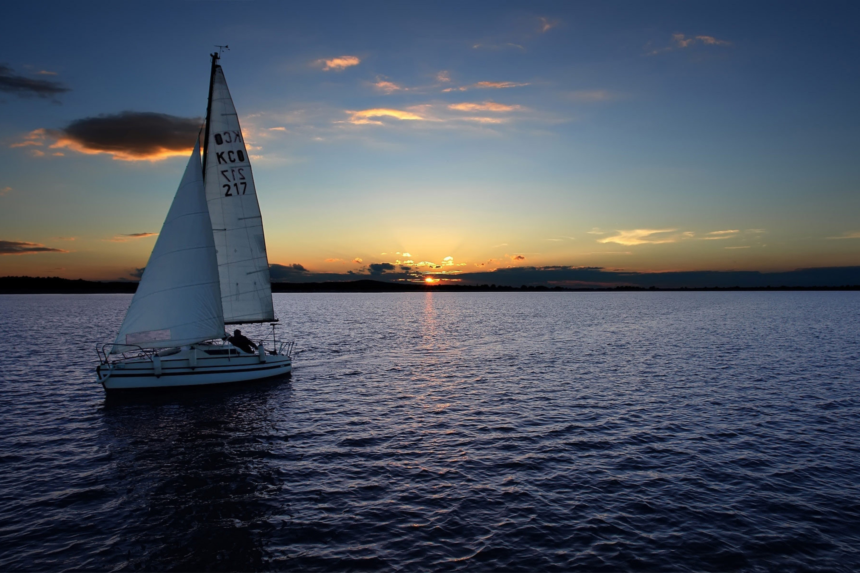 Screenshot №1 pro téma Sailboat At Sunset 2880x1920