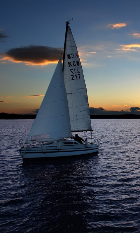 Fondo de pantalla Sailboat At Sunset 480x800