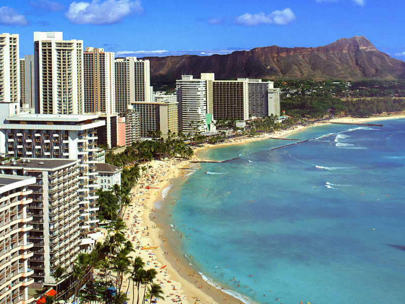 Sfondi Beach With Skyscrapers 800x600