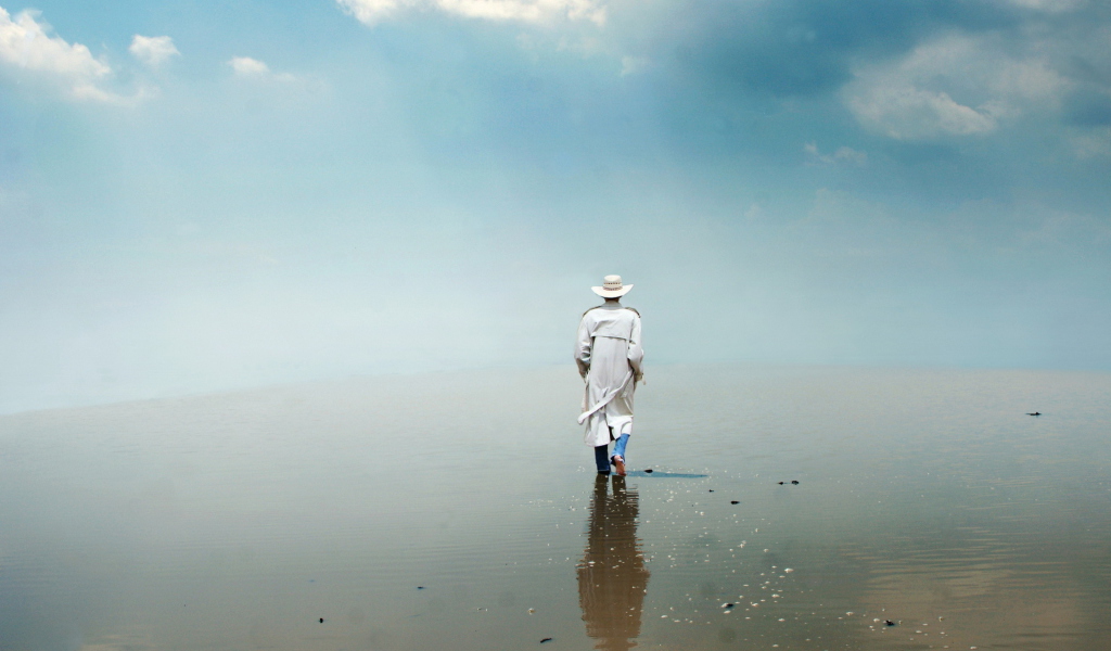 Screenshot №1 pro téma Man In White Hat Walking On Water 1024x600