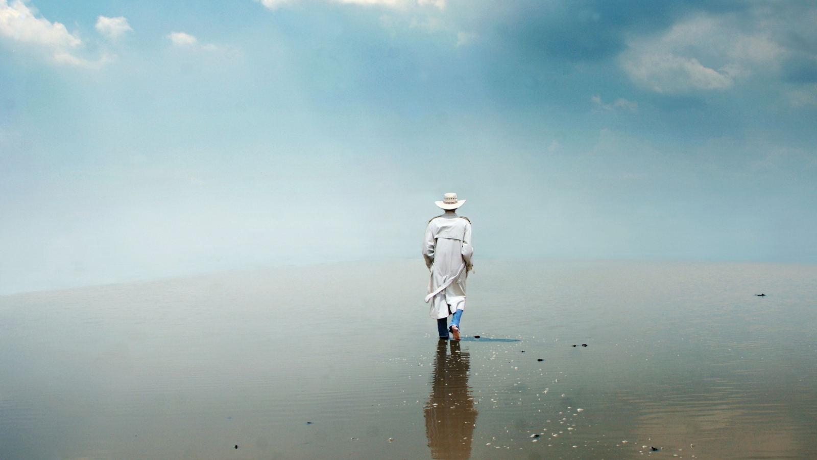 Man In White Hat Walking On Water screenshot #1 1600x900