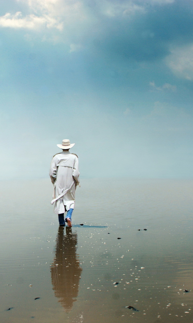 Das Man In White Hat Walking On Water Wallpaper 768x1280