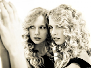 Обои Taylor Swift Black And White 320x240