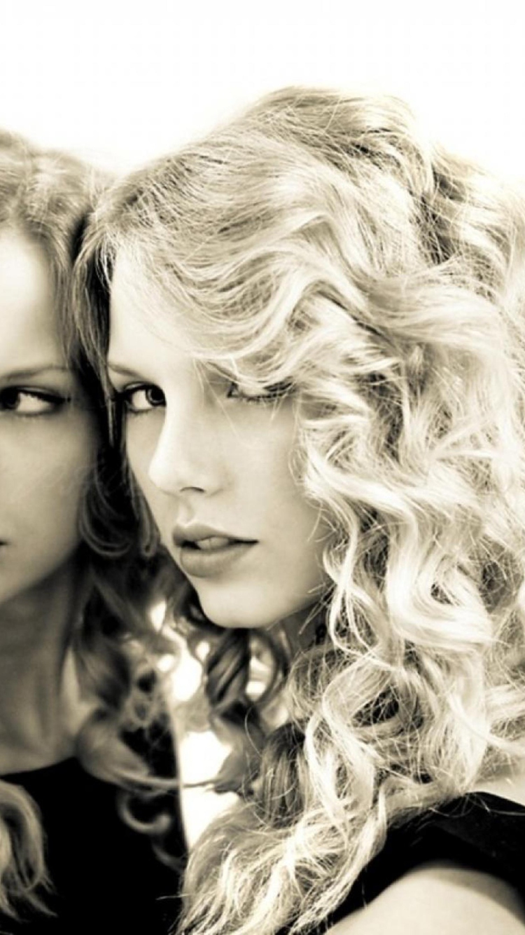 Taylor Swift Black And White screenshot #1 750x1334