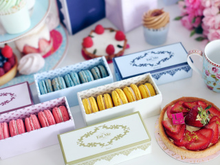 Das Delicious Macarons Wallpaper 320x240