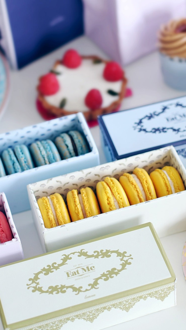 Обои Delicious Macarons 640x1136