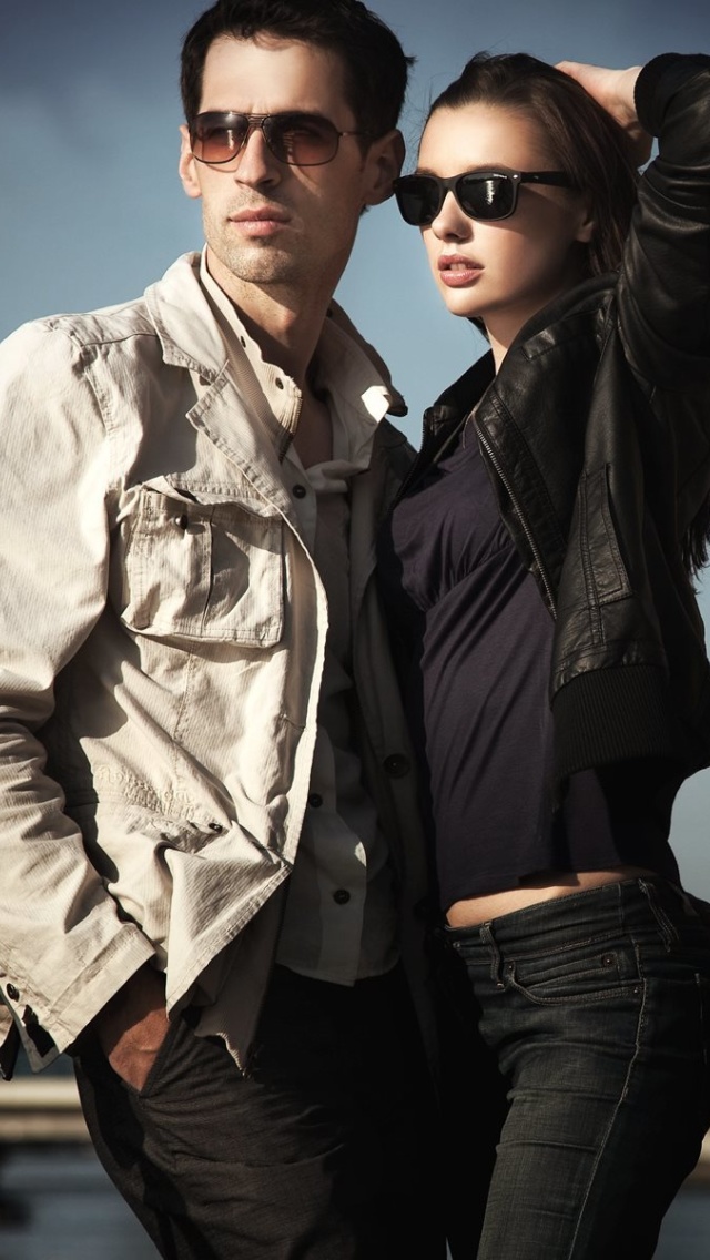 Couple portrait wallpaper 640x1136