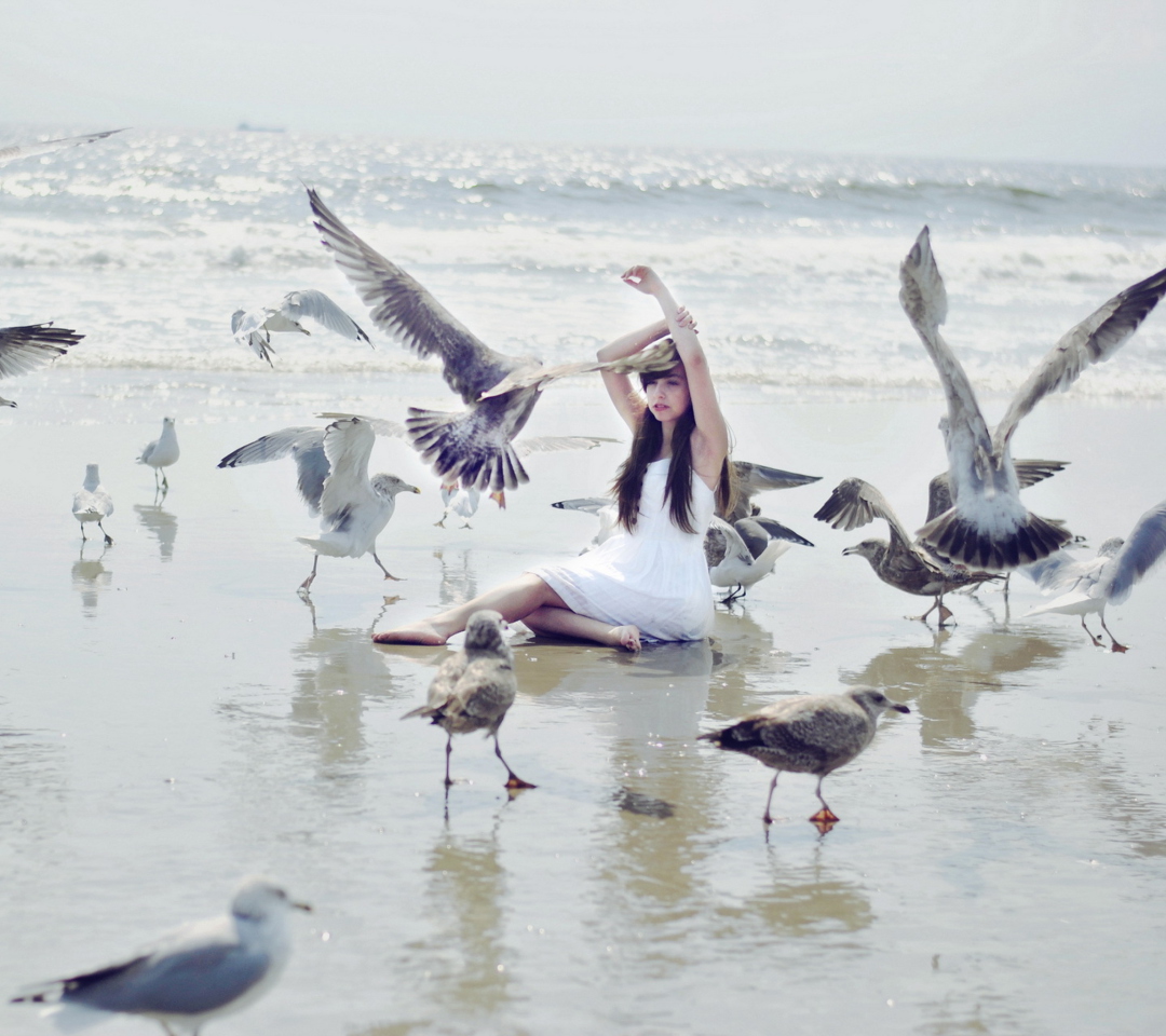 Fondo de pantalla Girl And Birds At Sea Coast 1080x960