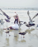 Screenshot №1 pro téma Girl And Birds At Sea Coast 128x160