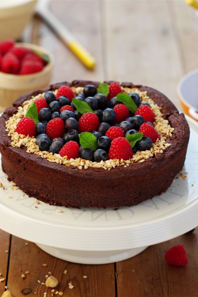 Sfondi Berries Cake 640x960