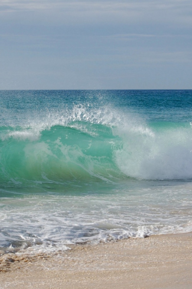 Sfondi Blue Ocean Waves 640x960