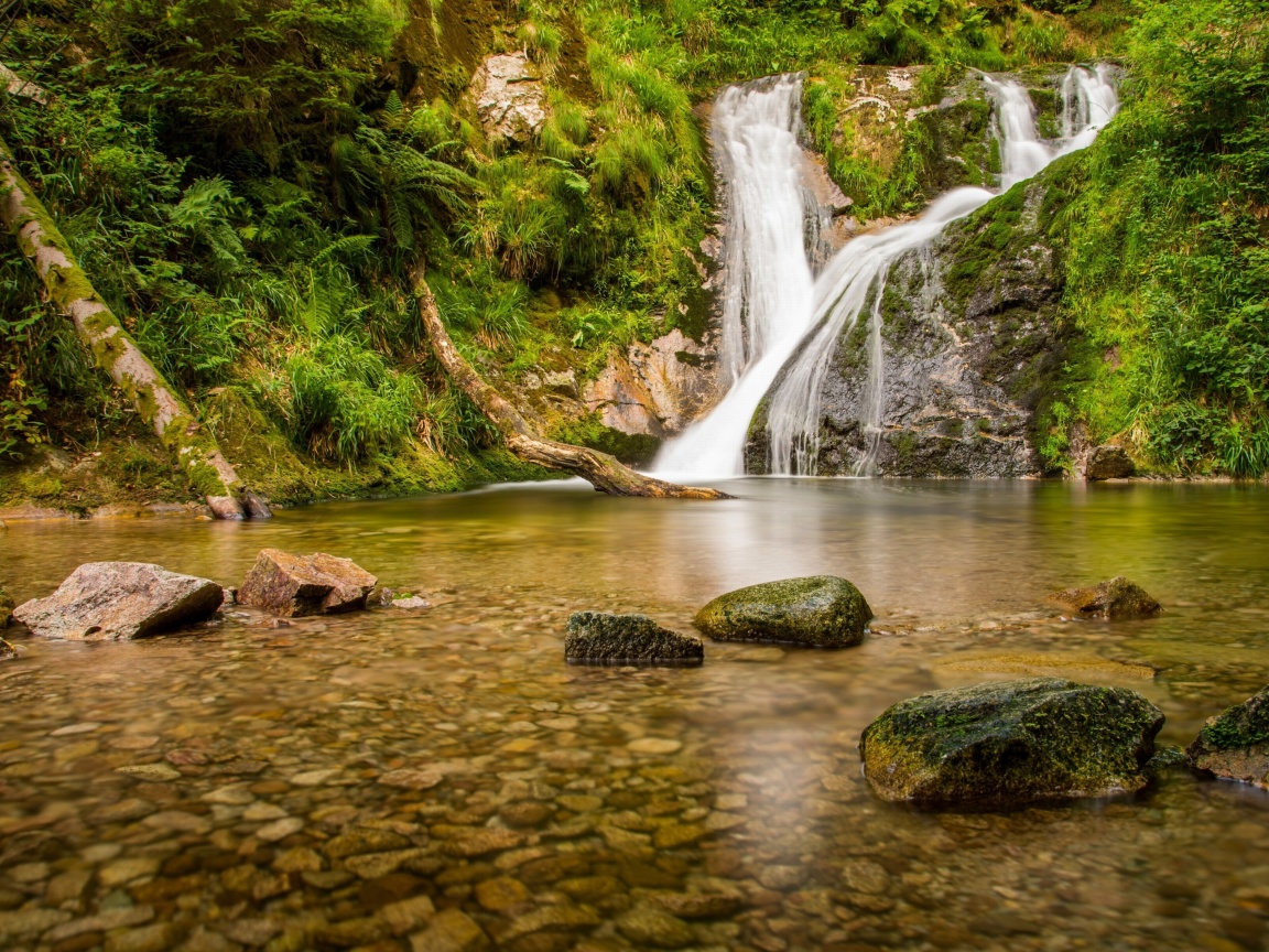 Das Waterfall in Spain Wallpaper 1152x864