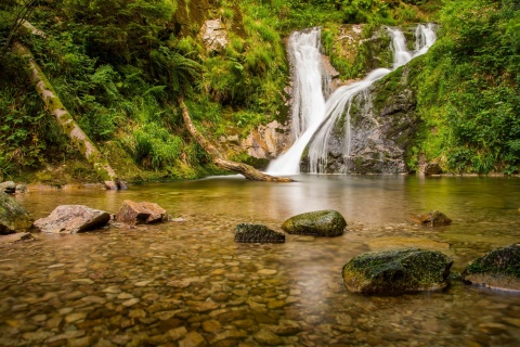 Обои Waterfall in Spain 480x320