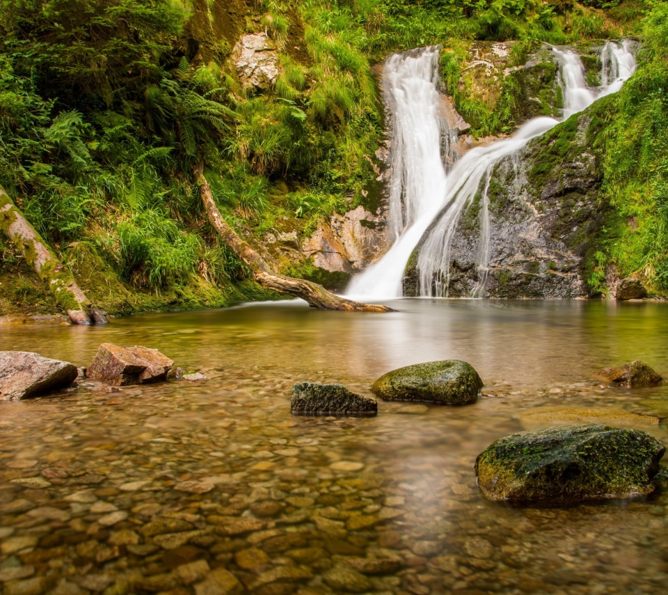 Fondo de pantalla Waterfall in Spain 960x854