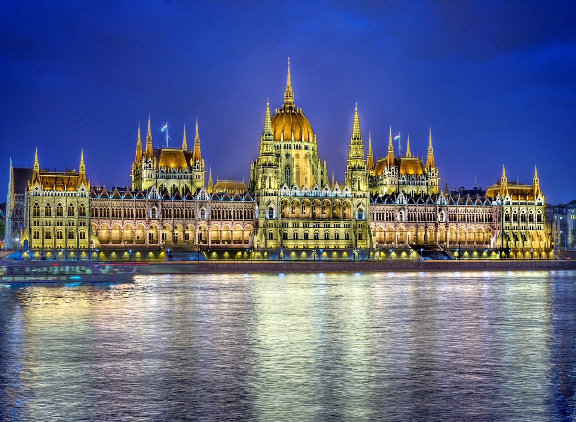 Fondo de pantalla Budapest Parliament 1920x1408