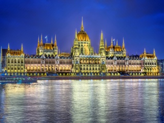 Fondo de pantalla Budapest Parliament 320x240