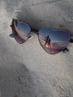 Screenshot №1 pro téma Sunglasses On Sand 240x320