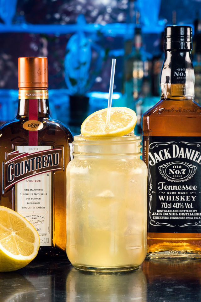 Sfondi Cointreau and Jack Daniels 640x960