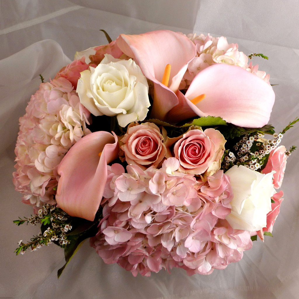 Обои White Roses Bouquet 1024x1024