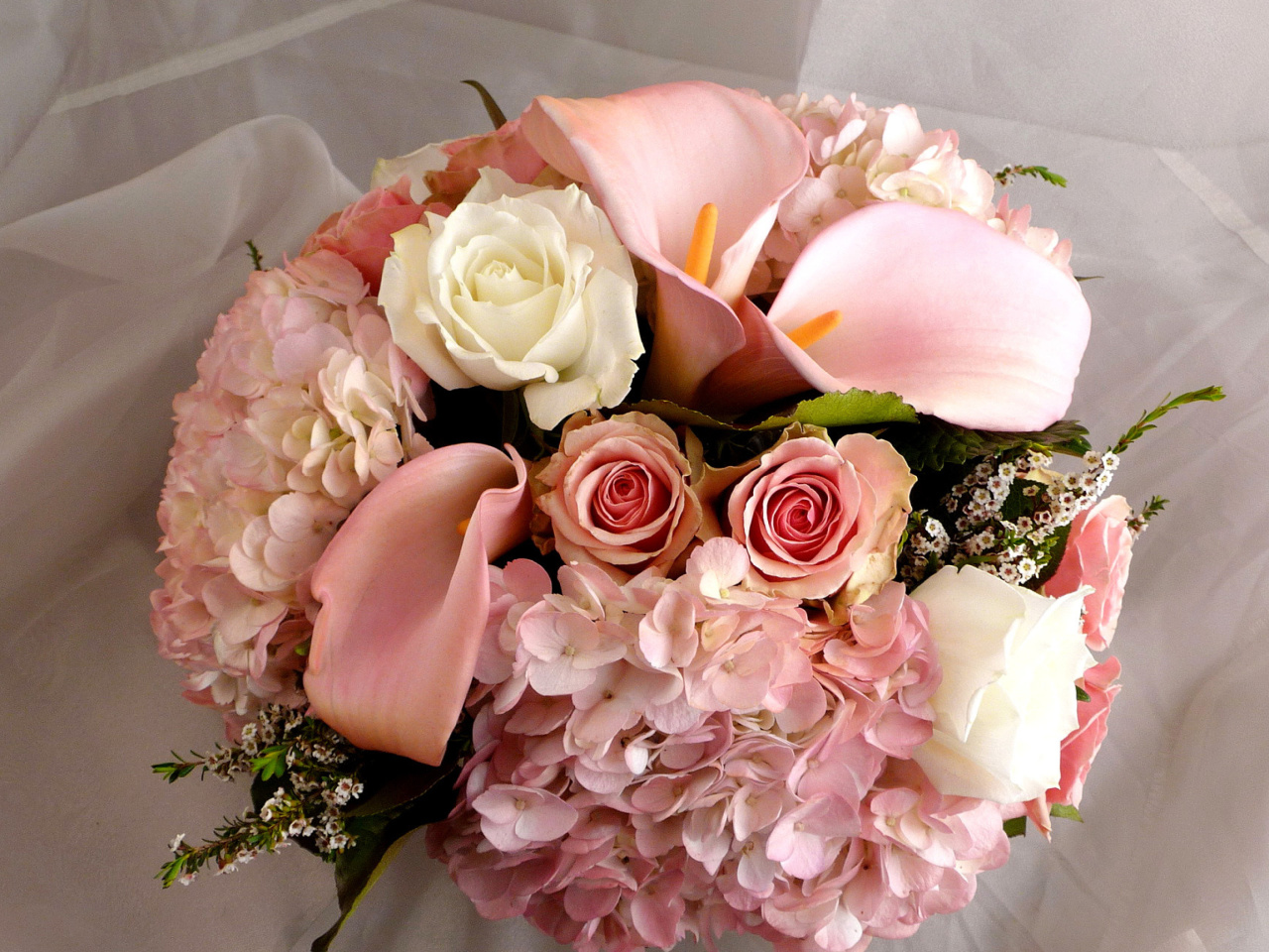 Обои White Roses Bouquet 1280x960