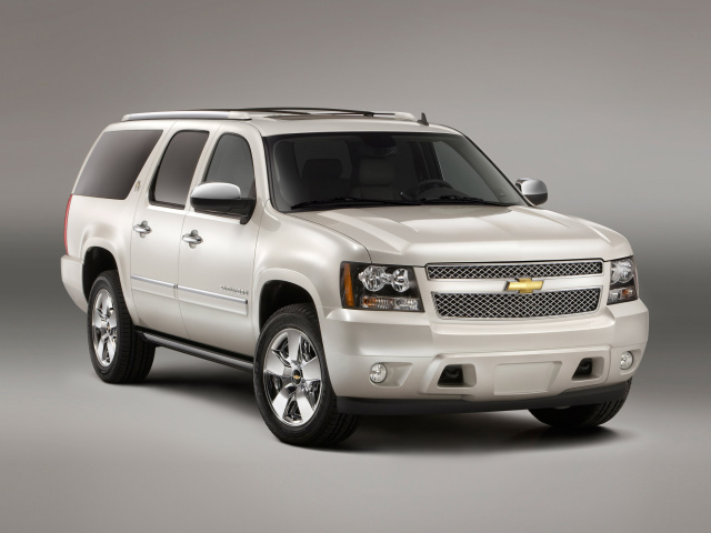 Screenshot №1 pro téma Chevrolet Suburban 2015 Large SUV 640x480