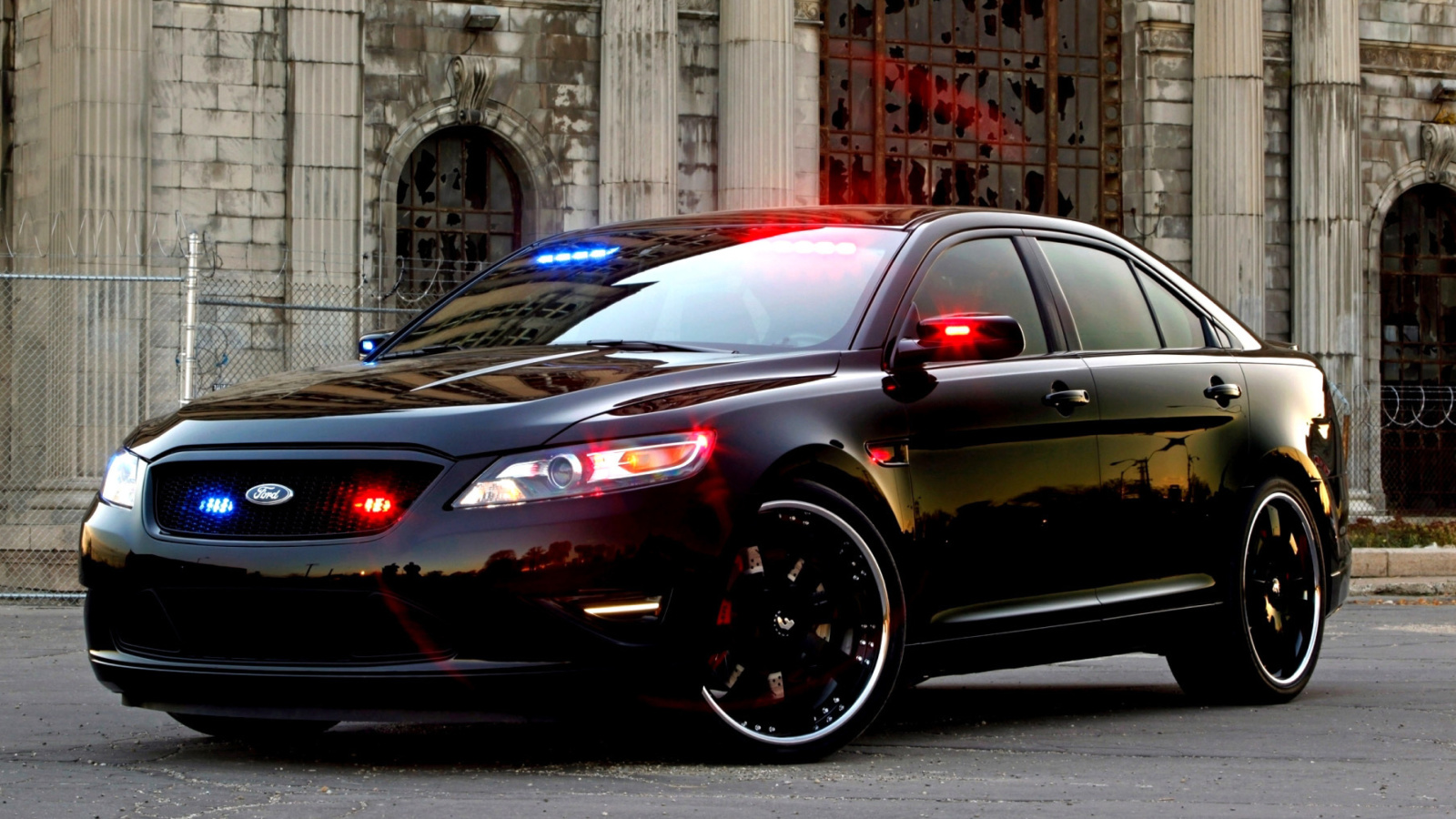 Screenshot №1 pro téma Ford Taurus Police Car 1600x900