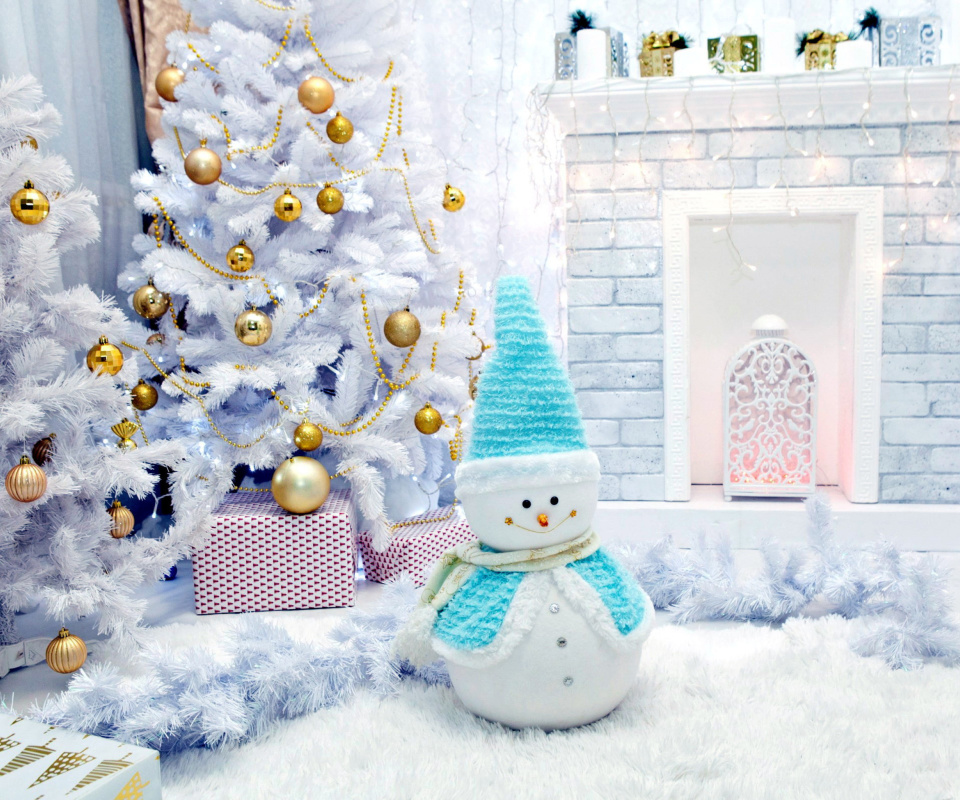 Обои Christmas Tree and Snowman 960x800