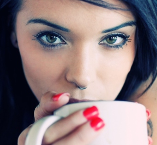 Girl Drinking Coffee - Obrázkek zdarma pro iPad mini