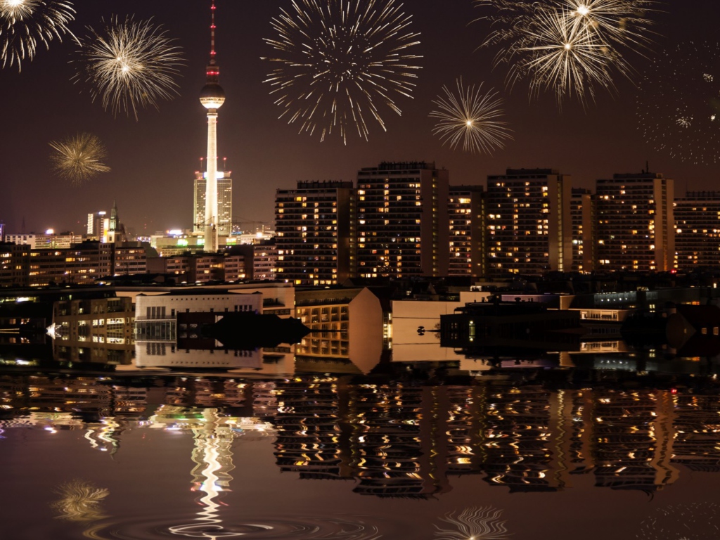 Fireworks In Berlin wallpaper 1024x768