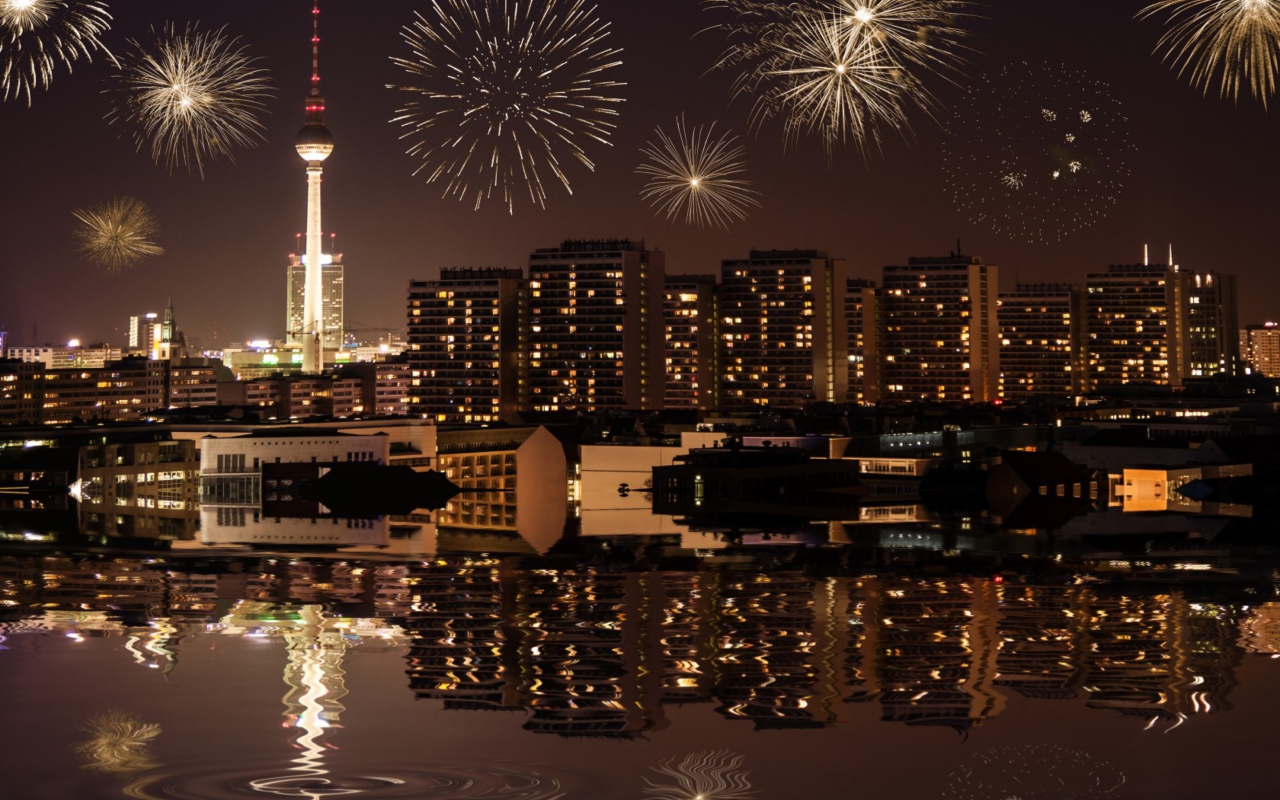 Screenshot №1 pro téma Fireworks In Berlin 1280x800