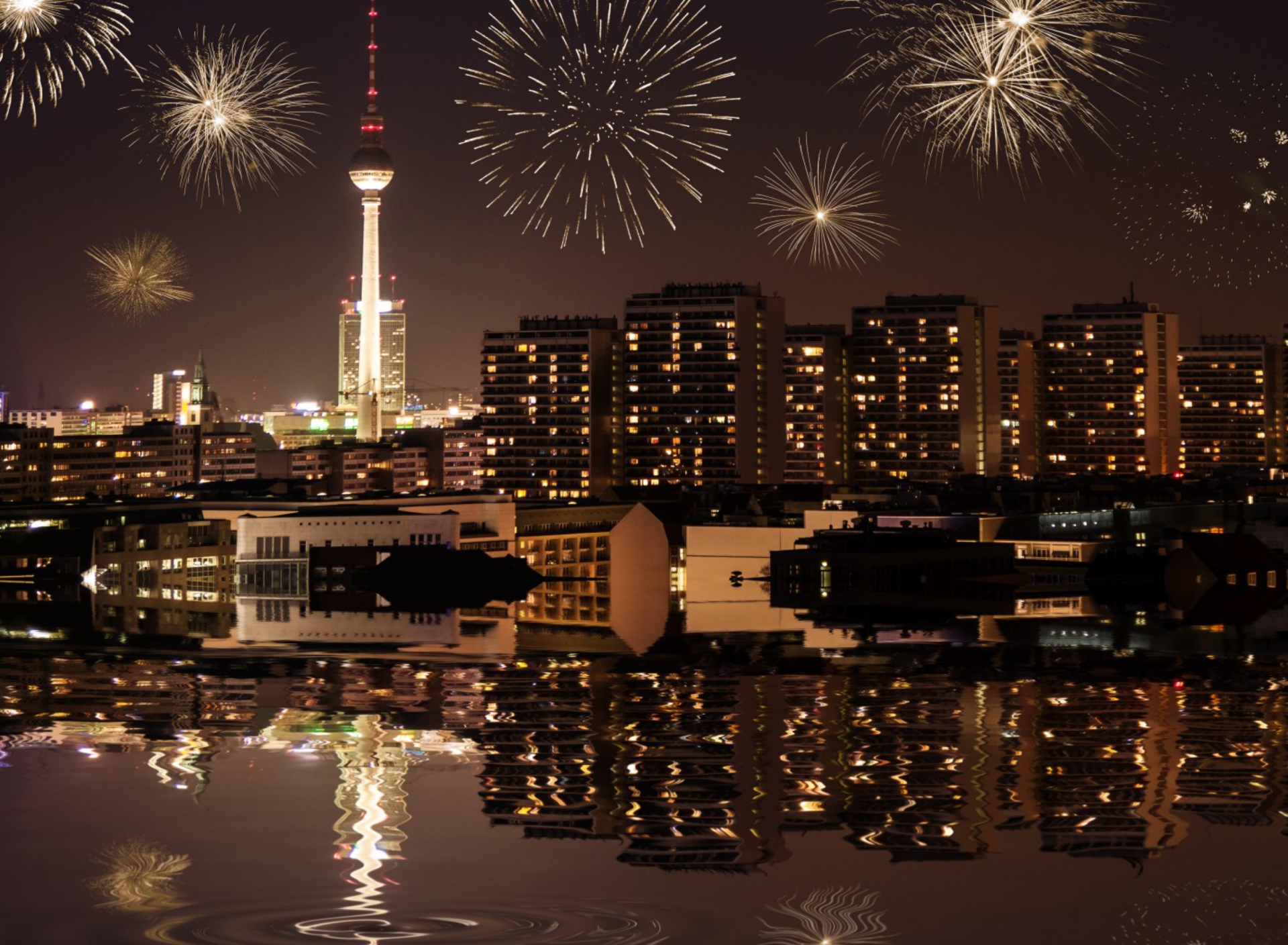 Обои Fireworks In Berlin 1920x1408