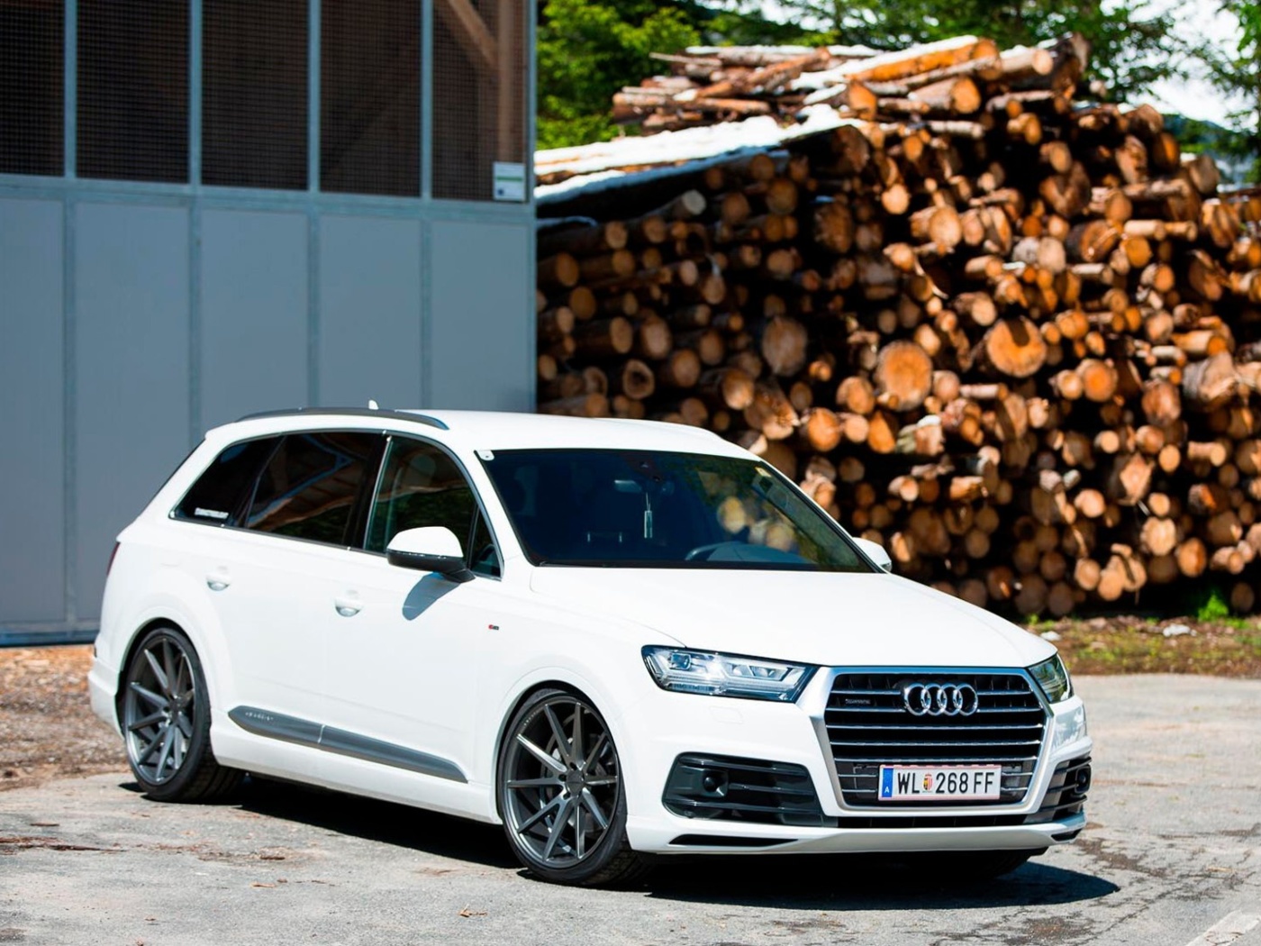 Audi Q5 wallpaper 1400x1050