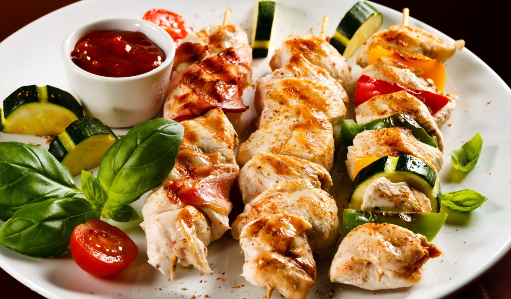 Fondo de pantalla Chicken Skewers as Kebab with Sauce 1024x600